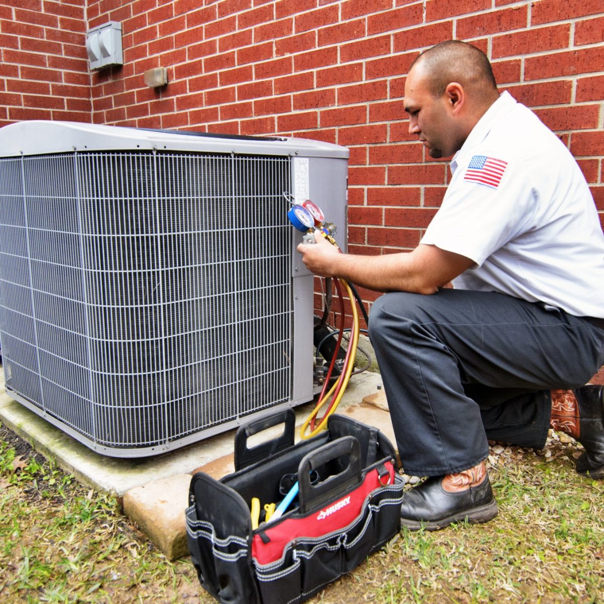Technician-and-AC-1200x1200.jpg